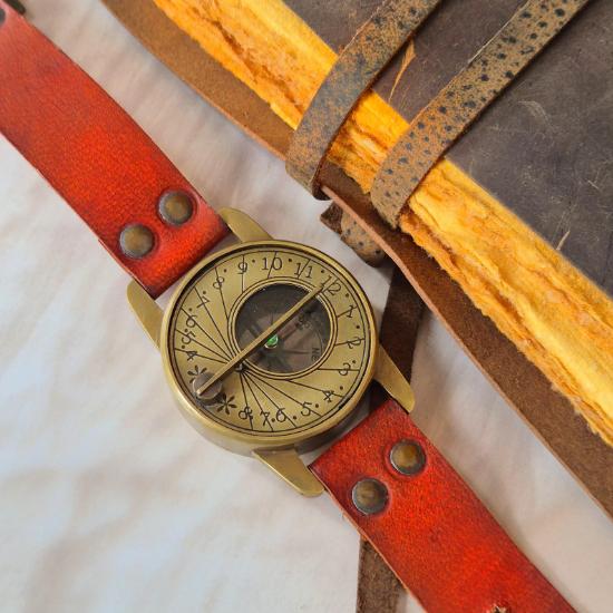 Bussola da Polso in Ottone Vintage con Cinturino in Pelle Bussola da Navigazione Indossabile per Escursionismo e Campeggio, Regalo Perfetto per Marito, Souvenir