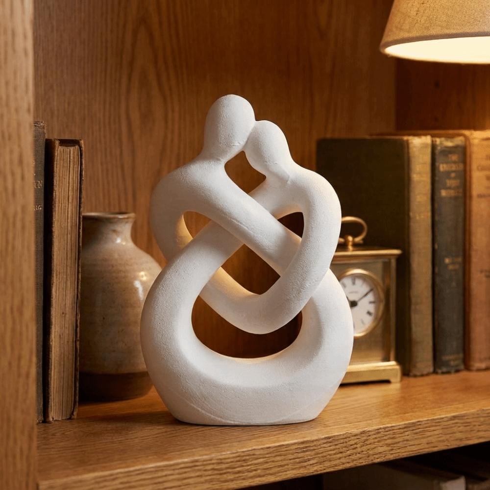 Romantic 3D Printed Figure Plastic Couple Embracing Sculpture Couple Ornament Valentine's Day