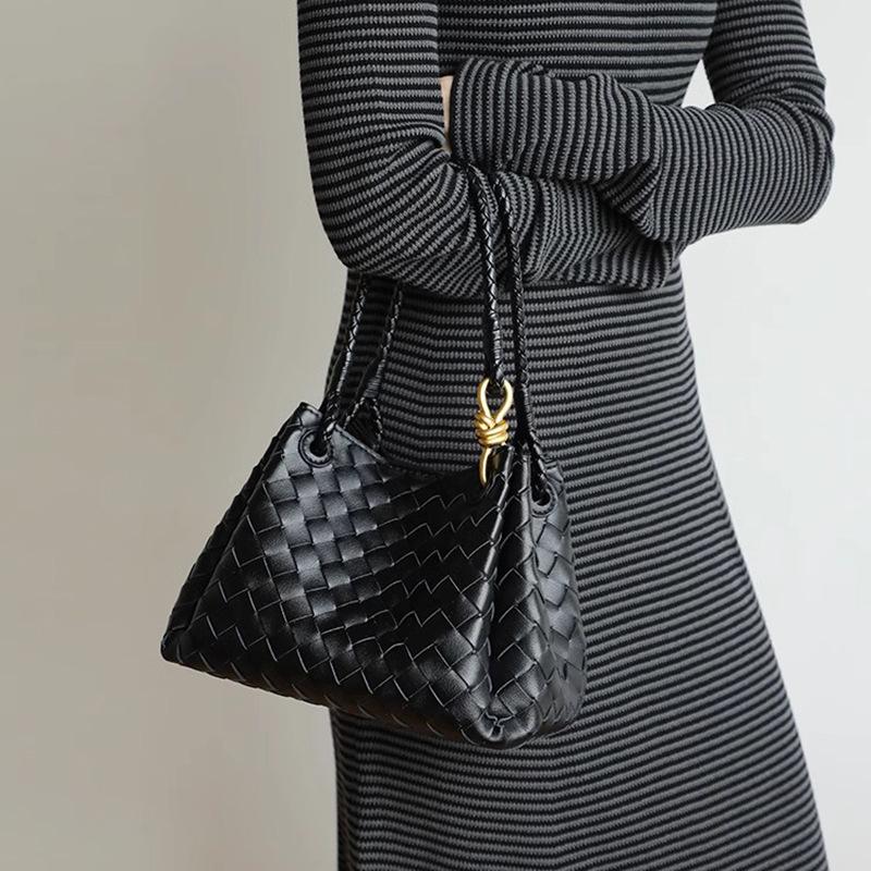 Leather Hand-held Bag, Top Layer Leather, Creative Weaving Technique, Bucket Bag, Retro Vegetable Basket, Women's Bag