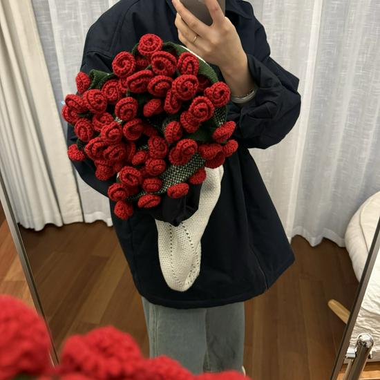 Handmade Thick Fleece Rose Bouquet Flower Yarn Blanket for Office Nap - Knitted Gift for Best Friend