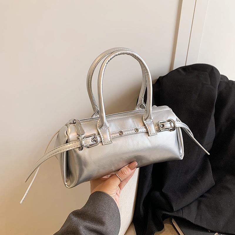 

Korean version of fashion portable pillow bag women s 2025 spring new fashion versatile popular shoulder messenger bag серебряный