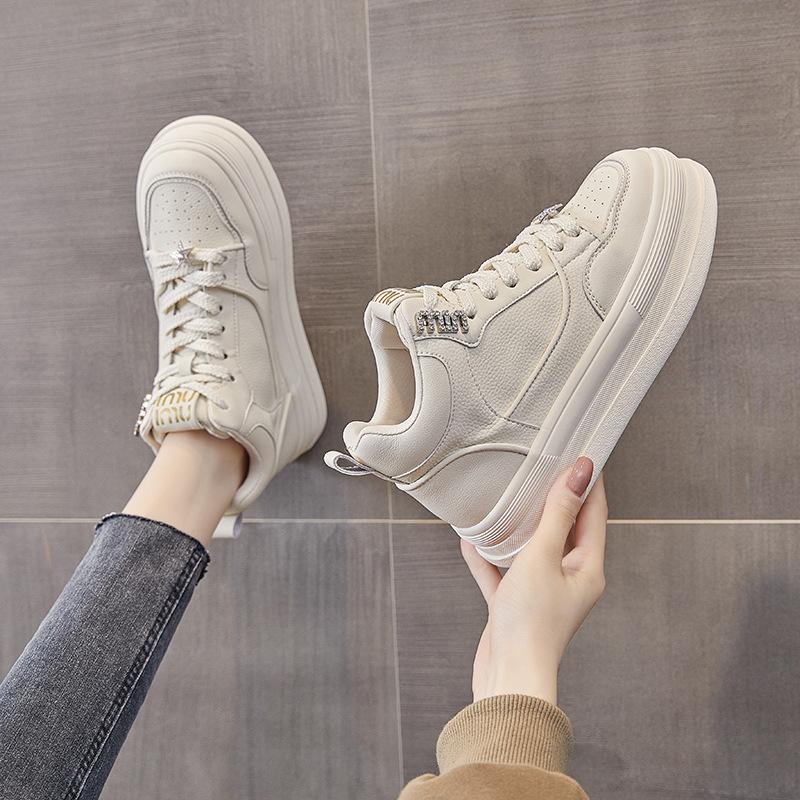 2025 autumn and winter new high-top little white shoes women's platform versatile sports board shoes Korean version leather popular casual short boots