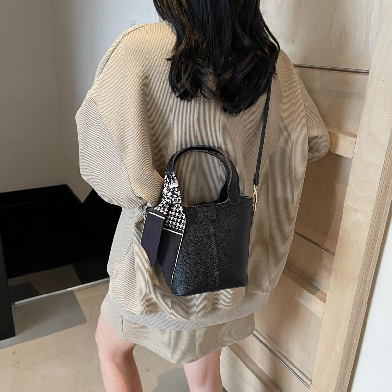 New Fashion Handbag Shoulder Bag Versatile Messenger Bag