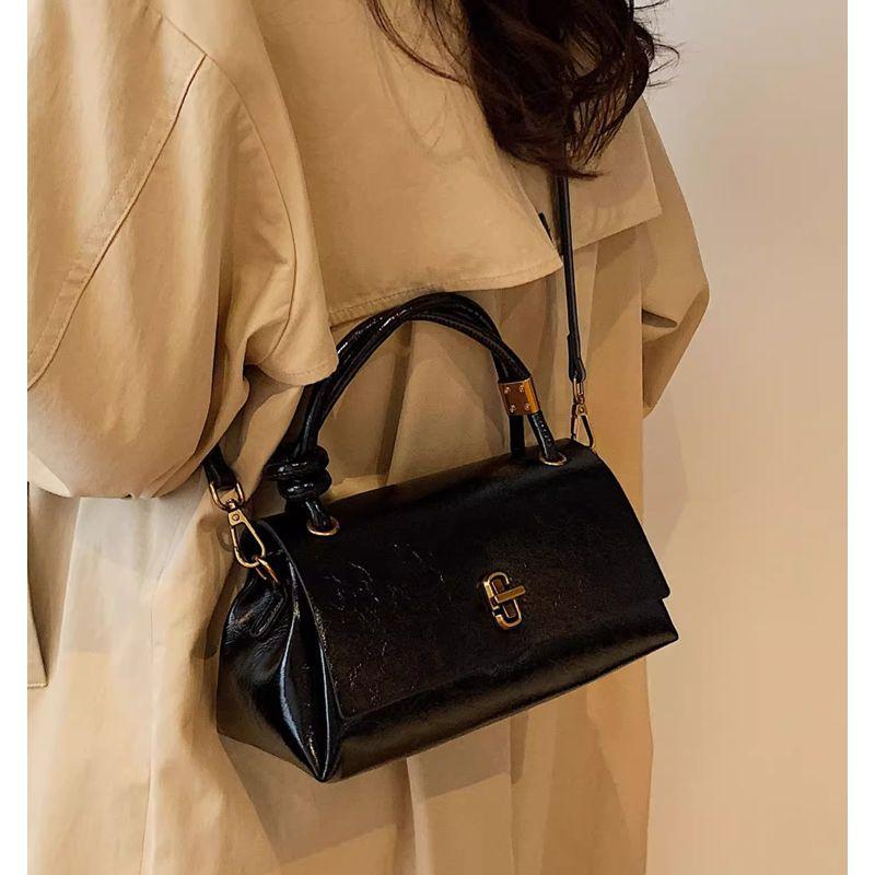 New Fashion Versatile Shoulder Bag Women's Simple Casual Portable 2025 New Small Square Bag Premium Underarm Bag