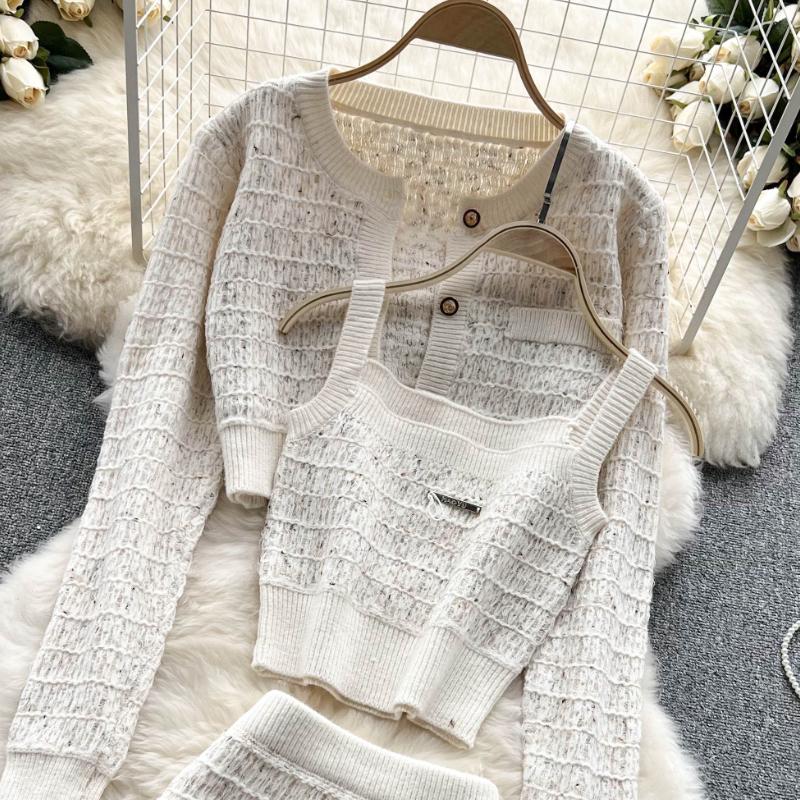 Süßes Mädchen Elegantes gestricktes 3-teiliges Set für Frauen Kurze Strickjacke Niedliche Weste Minirock Weiblicher Vintage Hohe Taille Plaid Partyanzug