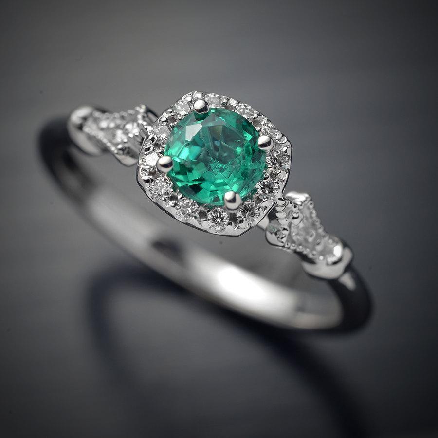 Timeless Design Cushion Halo Green Ring Women Perfect Wedding Engagement Jewelry