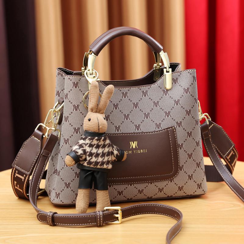 

Женская сумка с маленьким кулоном в виде кролика, ромбовидное украшение, ретро-тренд, разнообразие