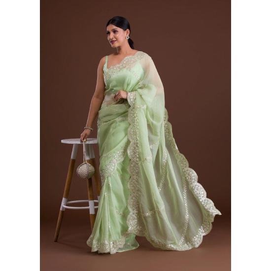 

Новое и привлекательное сари для модных женщин, чтобы выглядеть красиво в любой роли