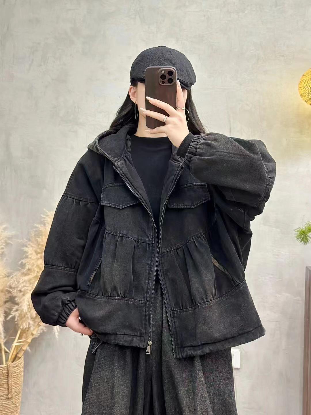 

Короткая женская куртка 2025 осень новая персонализированный стиль длинный рукав молния ложный карман джинсовая с капюшоном верхняя одежда свободного кроя one size fits all чёрный