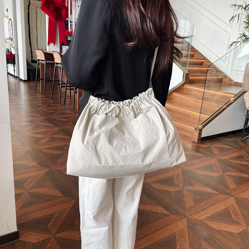 Large Capacity Crossbody Bag Women's Pleated Lightweight Shoulder Bag Underarm Bag
