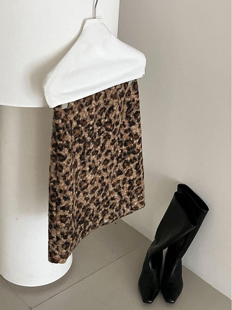 LUXI Women's Slim Leopard Print Plush Circle Skirt - American Retro Style, Winter Hip-Hugging Short Skirt.