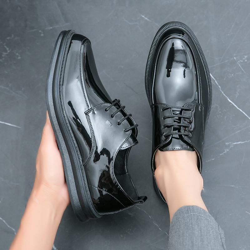 White leather shoes British photography wedding studio hosts the performance Business heightening suit best man wedding groom shoes
