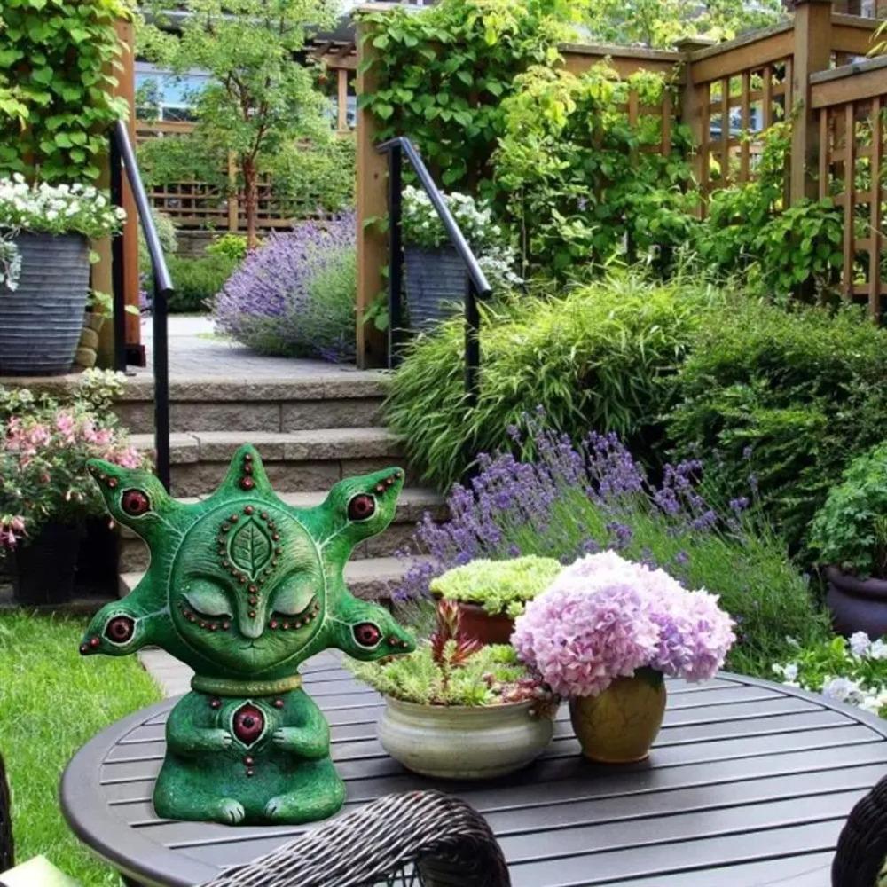 Room Decoration Three Eyes Alien Resin Statue Sculpture Crafts Funny Resin Ornaments  Garden