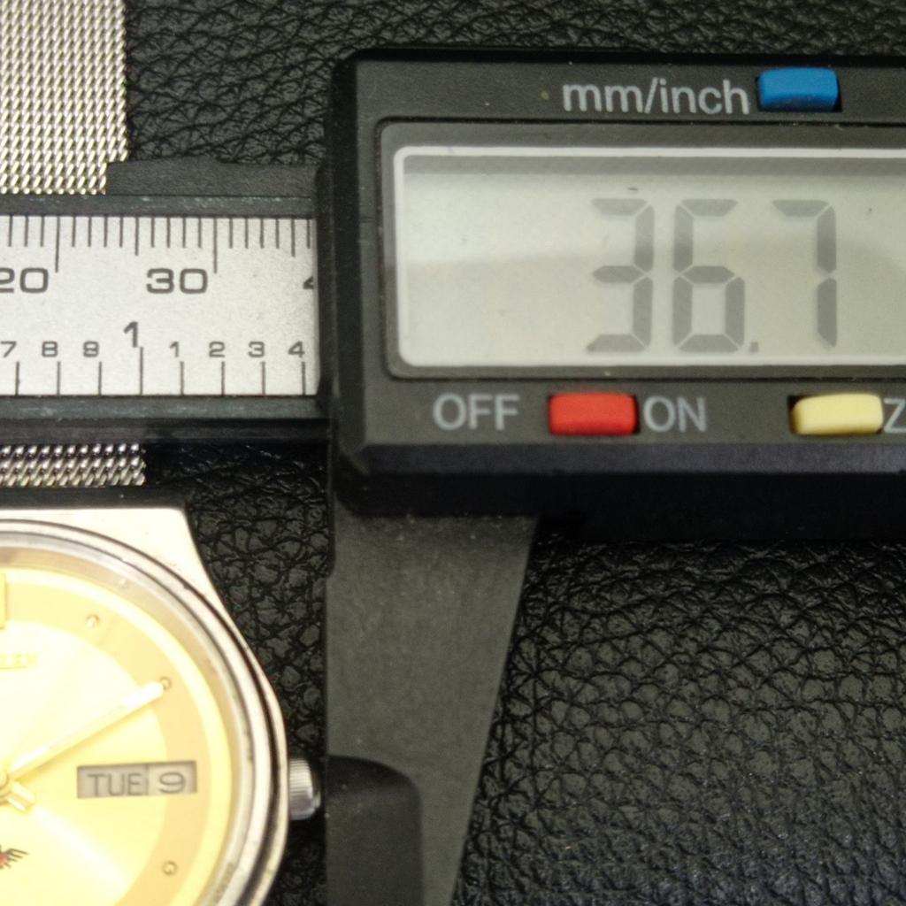 CITIZEN AUTOMATIC 8200 JAPAN MENS VINTAGE GOLDEN COLOR DIAL WATCH a702755-1 R210-a702755