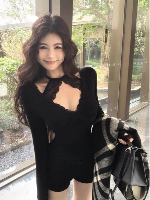 Women's Black Lace-Trim V-Neck Halter Long-Sleeve Slim-Fit Top - Autumn/Winter Fashion, Pure Desire Style