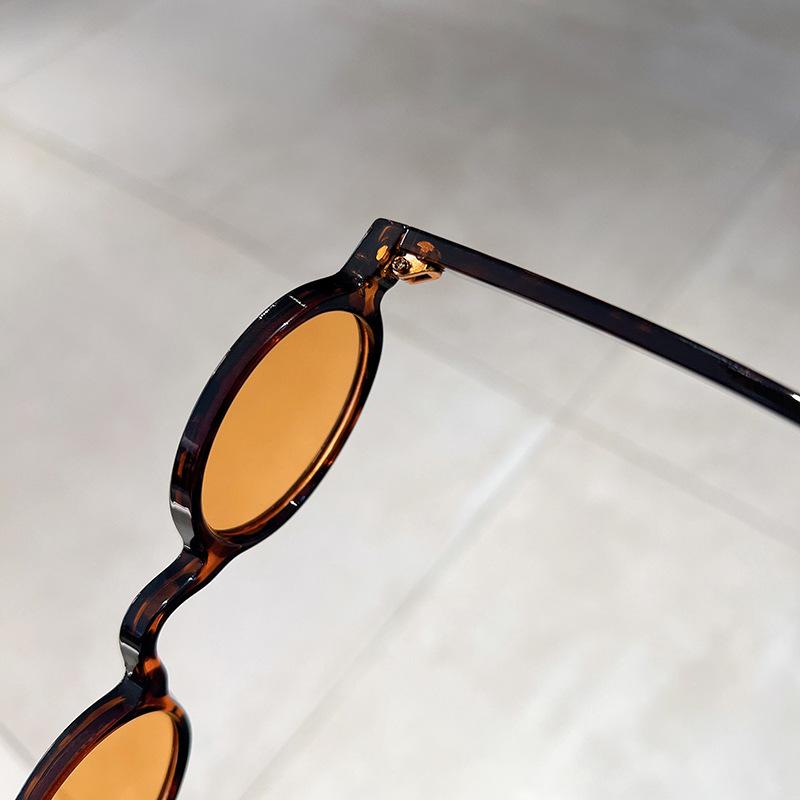 Luxury Brand Designer Oval Sunglasses Women For Men Fashion Vintage Punk Trendy Sun Glasses Small Frame Rivet Hip Hop Shades Uv