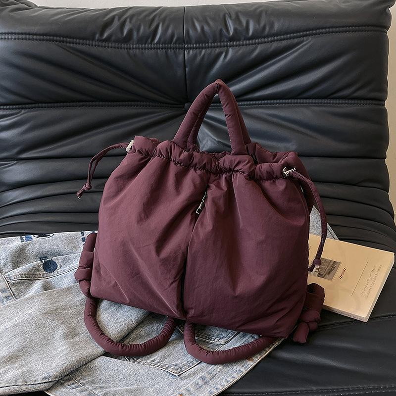 Einfache Nyl-Tragetasche Leichte Tragetasche Daunen gefüllt Stilvolle Umhängetasche Pendler Schulrucksack Reise Damen Crossbody-Tasche