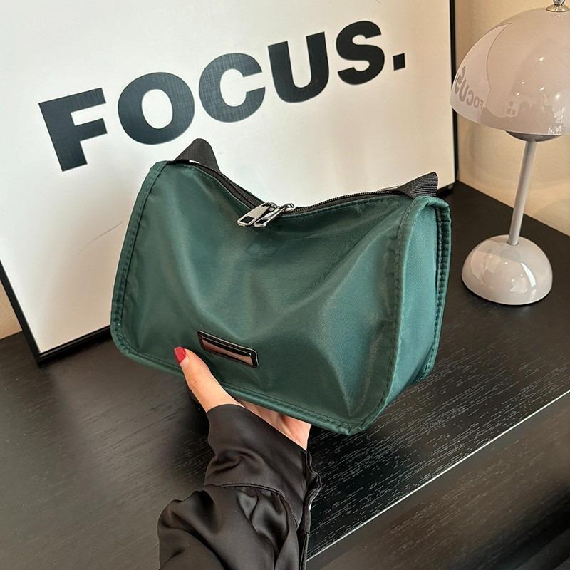Simple Nylon Shoulder Bag Fashion Casual Trendy Messenger Bag Class Commuting Simple Small Square Bag