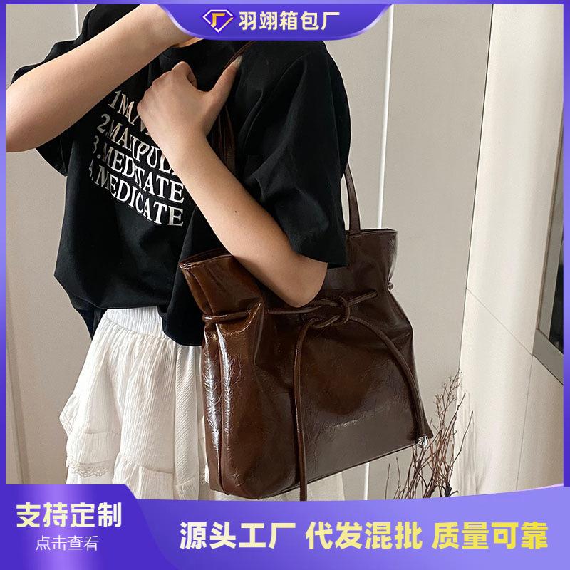 Premium Bag Women's New Niche Fashion Portable Shoulder Underarm Bag Simple Work Commuter Bag