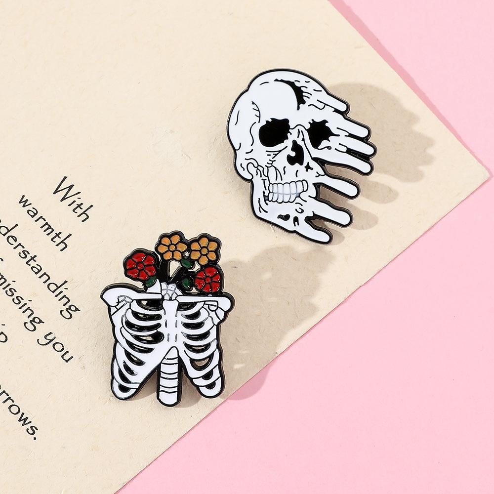 Dark Wind Horror Skull Alloy Brooch Halloween Skull Flower Arrangement Metal Badge Clothes Bags