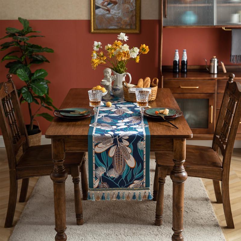 American Retro Yarn-Dyed Tropical Rainforest Jacquard Table Runner with Tassels