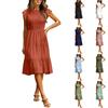 Lässiges und stilvolles farbiges gerafftes kurzärmeliges Kleid für den Weg zur Arbeit
