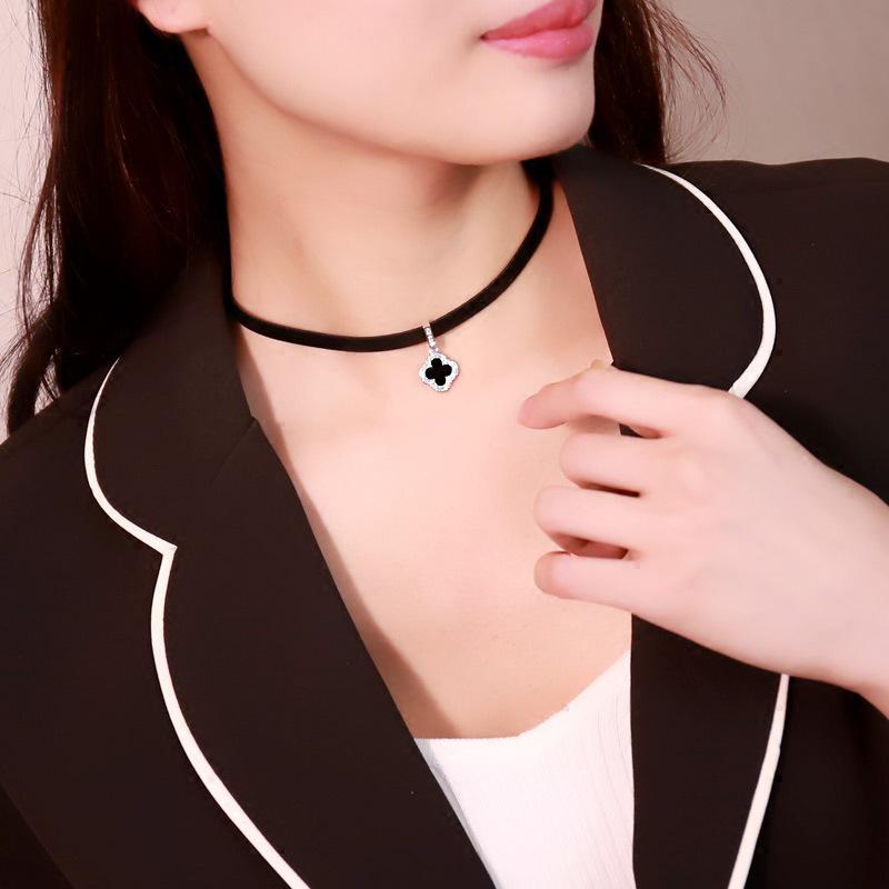 Trendy Black Four-Leaf Clover Choker Necklace – Versatile, Simple and Stylish Clavicle Chain for Women