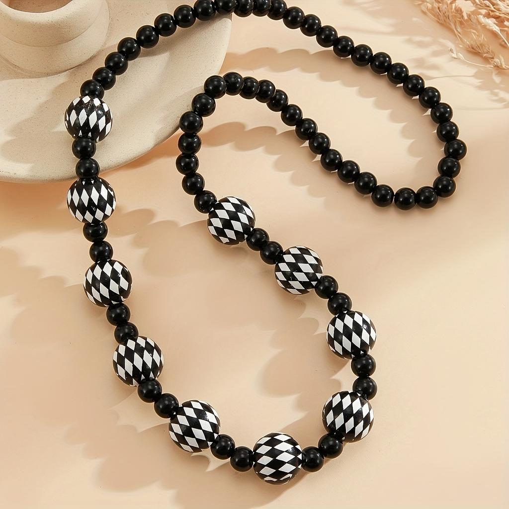 European and American Retro Black and White Checkerboard Contrasting Color Design Beaded Long Necklace Simple