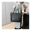 European Retro Crocodile Print Faux Leather Tote Bag for Women, Spacious Vintage Style Shoulder Handbag, Casual Daily Commute Work Bag CLE