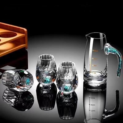 Altın varak küçük şarap kadehi şarap dağıtıcısı Baijiu otel ticari üst düzey kristal güçlendirilmiş cam yabancı şarap seti ayık
