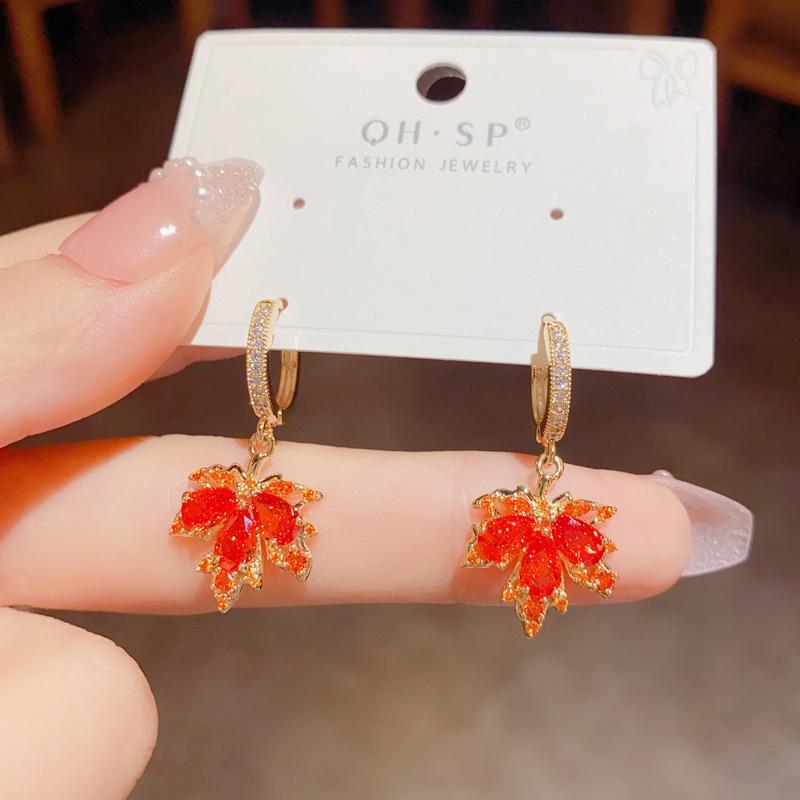New Fashion Love Memory Red Maple Leaf Pendant Necklace For Women Cute Romantic Female Neck Chain Ladies Stainless Steel Jewelry