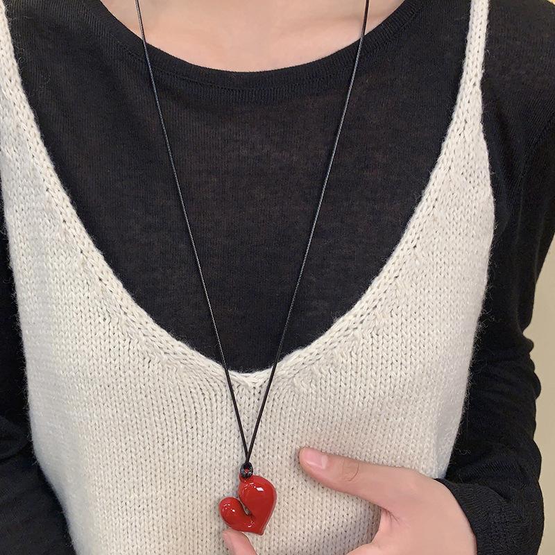 New Goth Irregular Heart Pendant Choker Necklace for Women Elegant Adjustable Black Leather Rope Necklace Jewelry Gifts