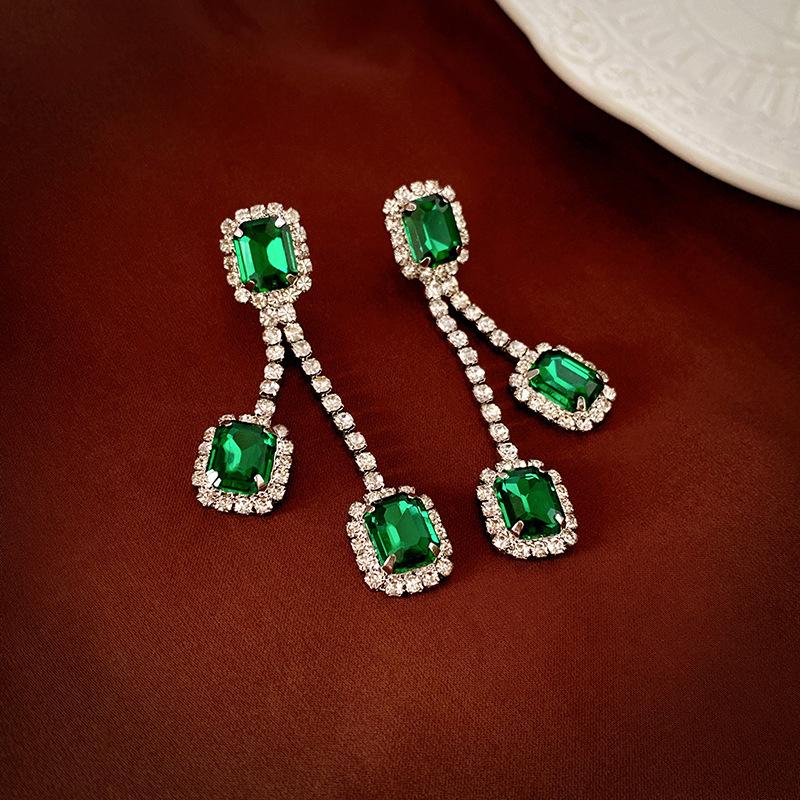 

Набор ожерелья и серег «Капля воды с бриллиантом», легкая роскошь, высокий класс, цепочка для ключицы, нишевые универсальные украшения