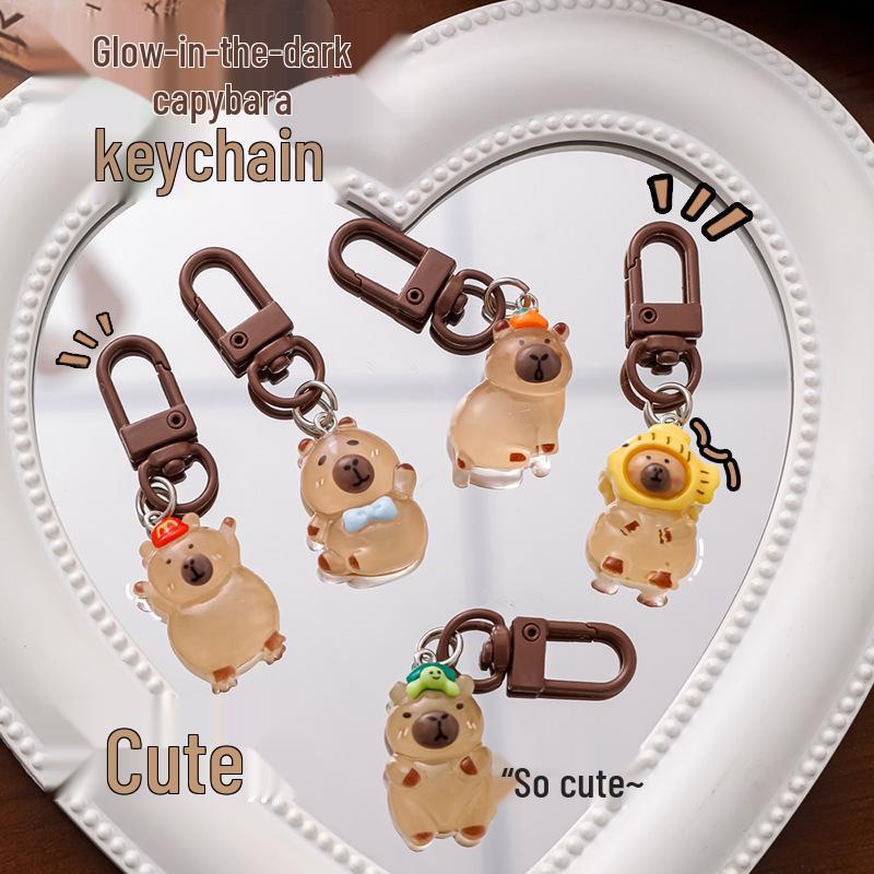 Leuchtender Cartoon Capybara Schlüsselanhänger: Niedlicher Harzanhänger & kleines Geschenk