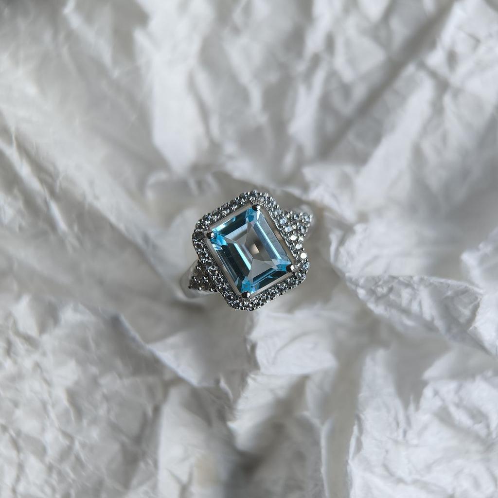 Silver Ring with Natural Topaz 3.232ct, Item Weight 3.82 G (2188315)