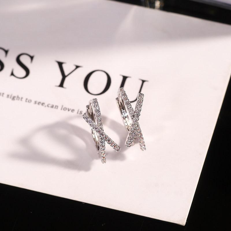 New X Cross-shaped Stud Earrings for Women, Elegant and Fashionable, High-end, Suitable for Various Occasions, Casual Wear.