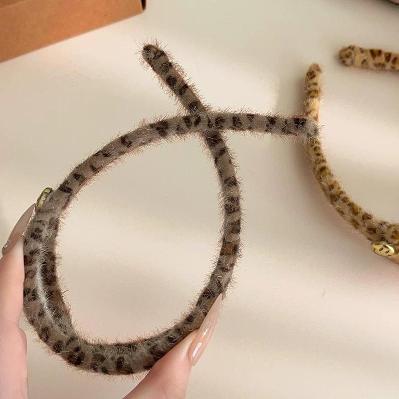 2024 Leopard Print Plush Glasses Headband: Women's High Fashion, Versatile Autumn/Winter Hair Accessory