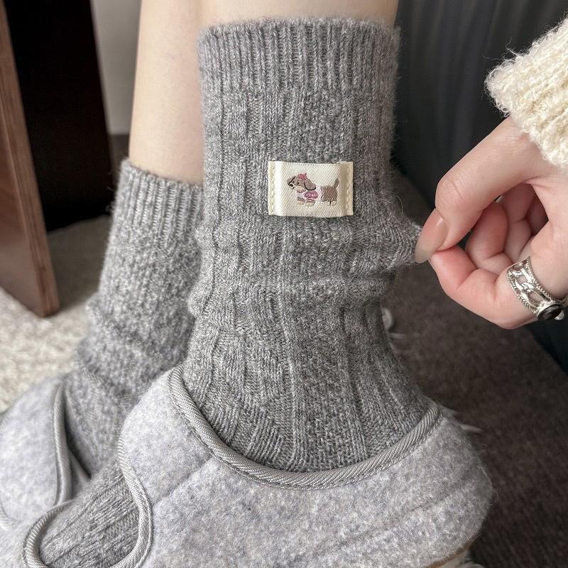 Women'S Autumn And Winter Thick Socks With Warm Midsole Cute And Fashionable Solid Color Sweat Absorbing And Odor Proof Socks