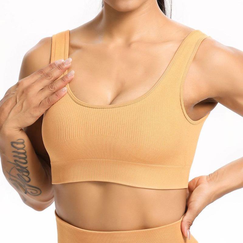 European & American Seamless Knitted Yoga Set: Peach Butt Sports Shorts & Short Sleeve Bra Vest for Summer Fitness