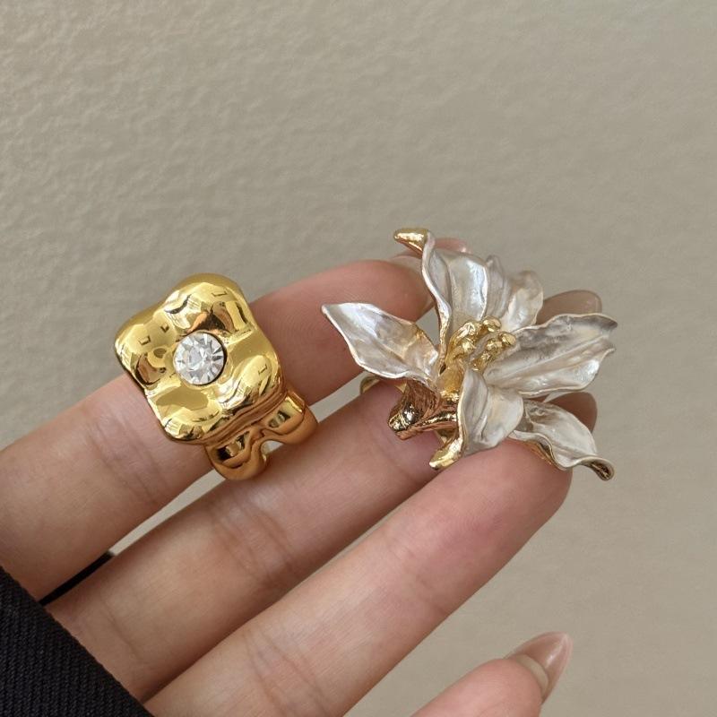 Gold And White Contrast Glaze Tulip Flower Ring Ins High-End Square Women Finger Ring Jewelry Gifts