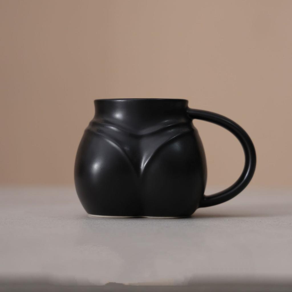 Vtipný hrnek na kávu ve tvaru ženského zadku v bikinách Kreativní keramický hrnek Sexy ženské tělo Zadek s T-backem Šálek 330ML