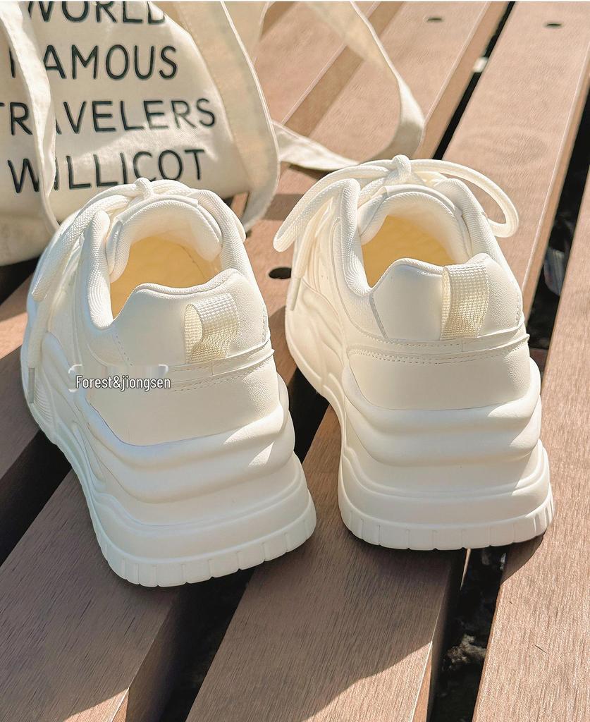 Dámské bílé boty na platformě 2025: Stylové ležérní tenisky zvyšující výšku