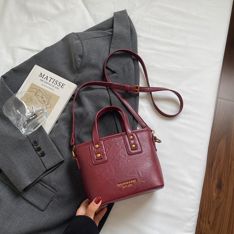 2025 New Korean Version Popular Bucket Bag Women's Fashionable Shoulder Messenger Bag High Value Fashion Handbag Women