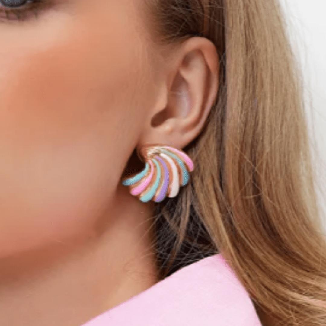 

1 Pair of Fashionable, Exquisite, and Versatile Colored Drip Oil Fan-shaped Stud Earrings, Suitable for Women and to Wear Daily, on Vacation