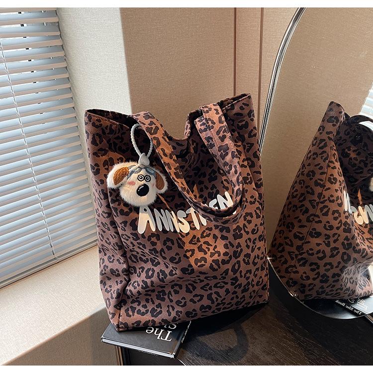 

Сумка с леопардовым принтом, женская, большой вместимости, новинка 2024 года, осенне-зимняя, универсальная, сумка через плечо, сумка для отдыха и поездок на работу