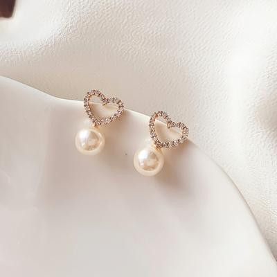 Women's 92.5 Silver Needle Lee Seo Heart Earrings