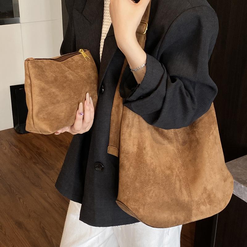 Large capacity casual tote mother bag women's 2025 autumn new simple retro matte shoulder bag messenger bag