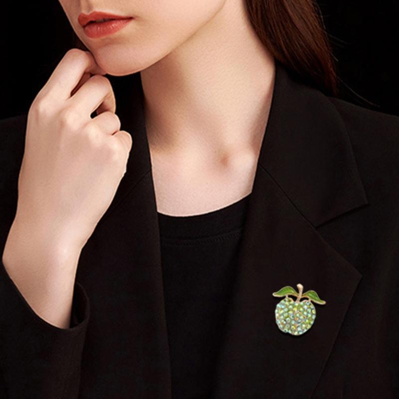 Elegant Apples And Strawberry Rhinestones Brooch For Women Fashion Accessory For Clothing And Backpack Enhancement Gift