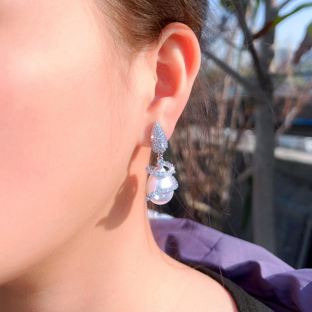 French Texture Light Luxury Geometric Lines Pearl Earrings Slightly Inlaid Zircon Design Earrings Autumn And Winter