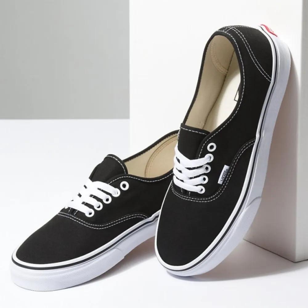 Core Classic Authentic VN000EE3BLKQ1